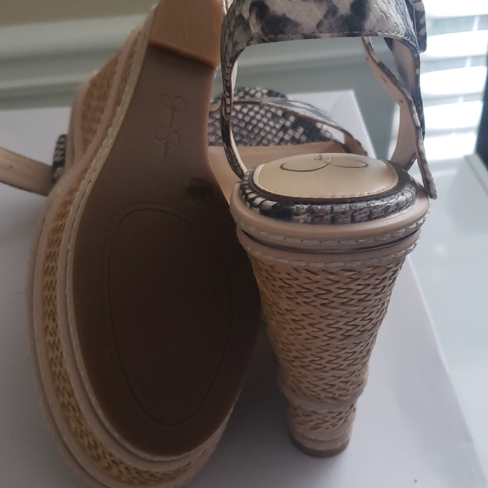 Shoes - Picture 4 of 4